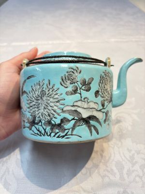 A Chinese grisaille turquoise-ground Dayazhai-style teapot and cover, Guangxu mark and of the period — photo 4
