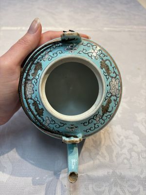 A Chinese grisaille turquoise-ground Dayazhai-style teapot and cover, Guangxu mark and of the period — photo 6