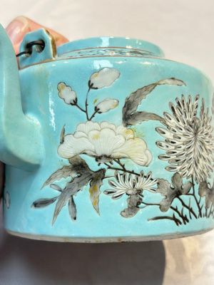 A Chinese grisaille turquoise-ground Dayazhai-style teapot and cover, Guangxu mark and of the period — photo 9