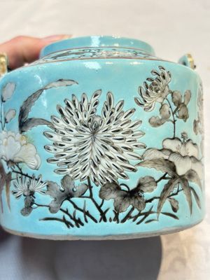 A Chinese grisaille turquoise-ground Dayazhai-style teapot and cover, Guangxu mark and of the period — photo 10