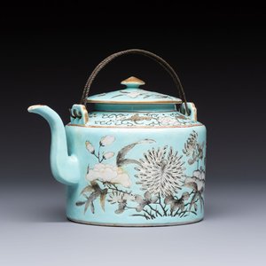 A Chinese grisaille turquoise-ground Dayazhai-style teapot and cover, Guangxu mark and of the period — photo 1