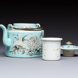A Chinese grisaille turquoise-ground Dayazhai-style teapot and cover, Guangxu mark and of the period — photo 2