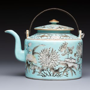 A Chinese grisaille turquoise-ground Dayazhai-style teapot and cover, Guangxu mark and of the period — photo 3