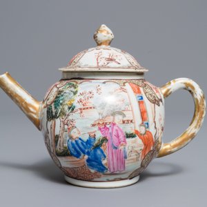 A Chinese grisaille vase, a famille rose 'mandarin' teapot and a reticulated cup on saucer, Yongzheng/Qianlong — 照片 16