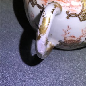 A Chinese grisaille vase, a famille rose 'mandarin' teapot and a reticulated cup on saucer, Yongzheng/Qianlong — 照片 25