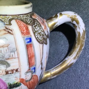 A Chinese grisaille vase, a famille rose 'mandarin' teapot and a reticulated cup on saucer, Yongzheng/Qianlong — 照片 27
