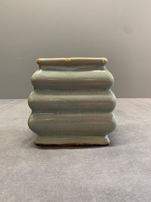 A Chinese guan-type crackle-glazed vase, Ming or earlier — photo 3