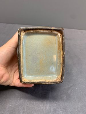 A Chinese guan-type crackle-glazed vase, Ming or earlier — photo 6