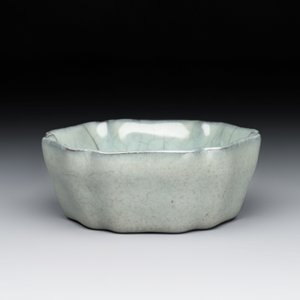 A Chinese guan-type flower-shaped brush washer, Song or later — 照片 2
