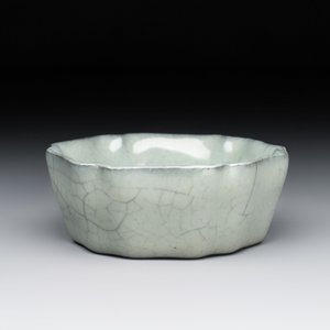 A Chinese guan-type flower-shaped brush washer, Song or later — 照片 4