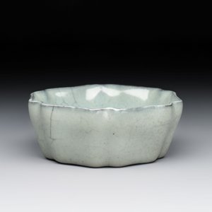 A Chinese guan-type flower-shaped brush washer, Song or later — 照片 5