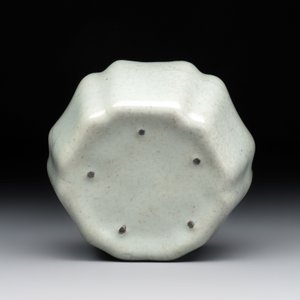A Chinese guan-type flower-shaped brush washer, Song or later — 照片 7