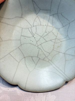 A Chinese Guan-type flower-shaped plate, 18th C. — photo 5