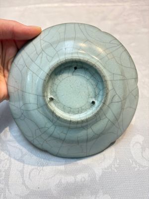 A Chinese Guan-type flower-shaped plate, 18th C. — photo 6