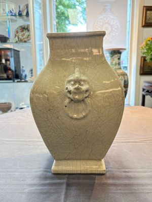 A Chinese guan-type square 'hu' vase, Yongzheng mark and of the period — 照片 2