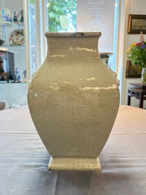 A Chinese guan-type square 'hu' vase, Yongzheng mark and of the period — 照片 3
