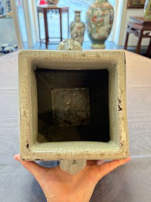 A Chinese guan-type square 'hu' vase, Yongzheng mark and of the period — 照片 5