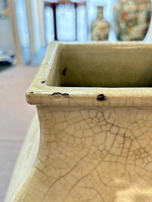 A Chinese guan-type square 'hu' vase, Yongzheng mark and of the period — 照片 9