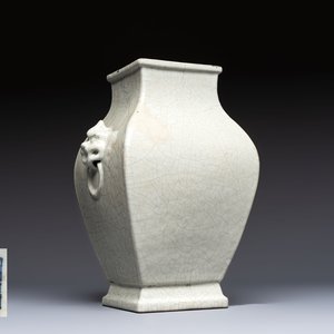 A Chinese guan-type square 'hu' vase, Yongzheng mark and of the period — 照片 1