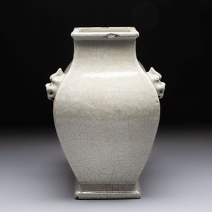 A Chinese guan-type square 'hu' vase, Yongzheng mark and of the period — 照片 5