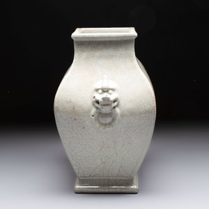 A Chinese guan-type square 'hu' vase, Yongzheng mark and of the period — 照片 6