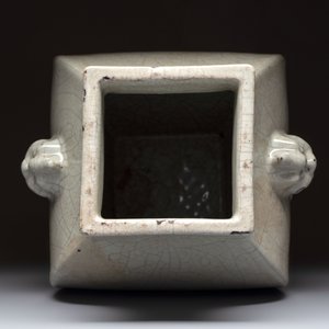 A Chinese guan-type square 'hu' vase, Yongzheng mark and of the period — 照片 7