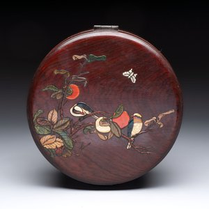 A Chinese hardstone and mother-of-pearl embellished huanghuali box, 19th C. — photo 1