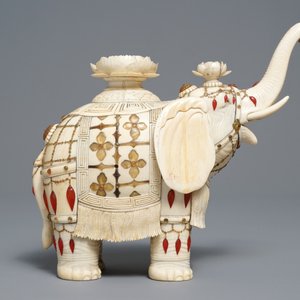 A Chinese hardstone-inlaid ivory model of an elephant, late 19th C. — 照片 2