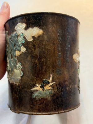 A Chinese hardstone, mother-of-pearl and silver embellished zitan bitong, Chongzhen mark, 17/18th C. — foto 5