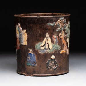 A Chinese hardstone, mother-of-pearl and silver embellished zitan bitong, Chongzhen mark, 17/18th C. — foto 1