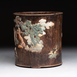 A Chinese hardstone, mother-of-pearl and silver embellished zitan bitong, Chongzhen mark, 17/18th C. — foto 2