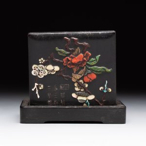 A Chinese hardstone, mother-of-pearl and silver embellished zitan box, Zhou Zhi 周製 mark, 18th C. — photo 6