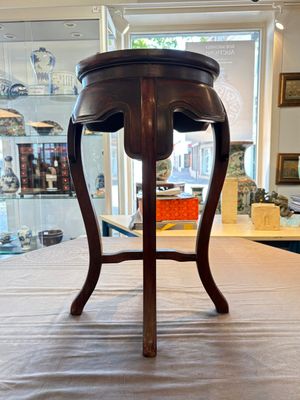 A Chinese hardwood stand with a mounted famille rose plaque, Republic — photo 4