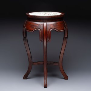 A Chinese hardwood stand with a mounted famille rose plaque, Republic — photo 3