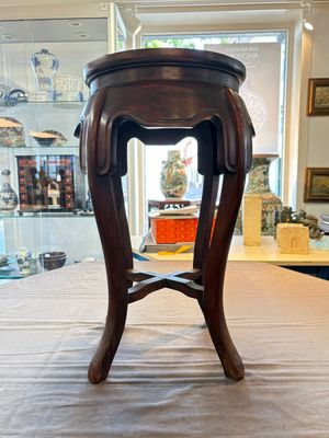 A Chinese hardwood table with a famille rose plaque top, Republic — 照片 3