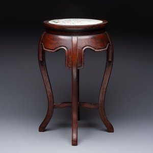 A Chinese hardwood table with a famille rose plaque top, Republic — 照片 4