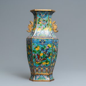 A Chinese hexagonal cloisonné 'butterfly' vase, Xuande mark, 19th C. — photo 3