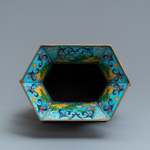 A Chinese hexagonal cloisonné 'butterfly' vase, Xuande mark, 19th C. — photo 5