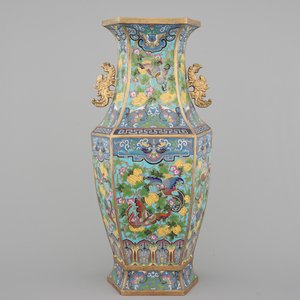 A Chinese hexagonal cloisonne vase with butterflies, 19th C. — photo 1