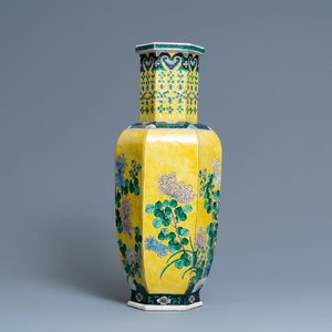 A Chinese hexagonal famille jaune vase, Kangxi mark, 19th C. — 照片 3