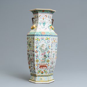A Chinese hexagonal famille rose 'antiquities' vase and a bowl, 19th C. — photo 2