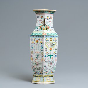 A Chinese hexagonal famille rose 'antiquities' vase and a bowl, 19th C. — photo 5