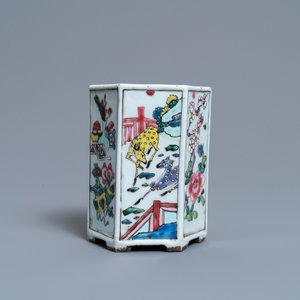 A Chinese hexagonal famille rose brush pot with deer and antiquities, Yongzheng — 照片 2