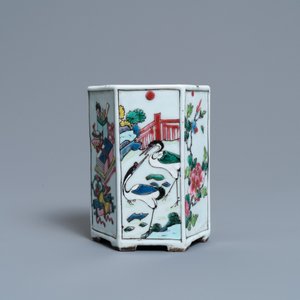 A Chinese hexagonal famille rose brush pot with deer and antiquities, Yongzheng — 照片 4