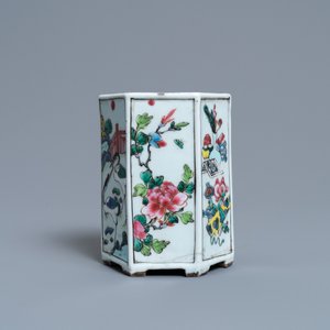 A Chinese hexagonal famille rose brush pot with deer and antiquities, Yongzheng — 照片 5