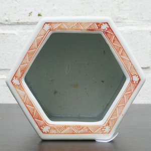 A Chinese hexagonal famille rose brush pot, Yongzheng, 1723-1735 — 照片 18