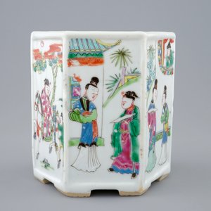 A Chinese hexagonal famille rose brush pot, Yongzheng, 1723-1735 — 照片 5