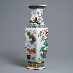 A Chinese hexagonal famille rose 'Buddhist lions and peacocks' vase, 19th C. — photo 4