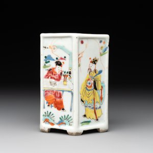 A Chinese hexagonal famille rose 'Du Zhan Ao Tou 獨占鰲頭' brush pot, Yongzheng — photo 2
