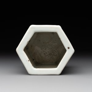 A Chinese hexagonal famille rose 'Du Zhan Ao Tou 獨占鰲頭' brush pot, Yongzheng — photo 5
